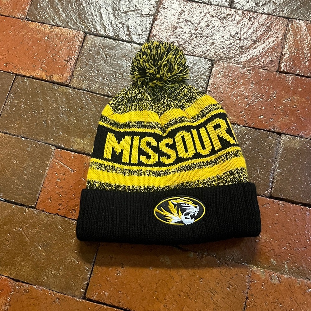 MEN HATS CAP KNIT Missouri Tigers Captivating head wear tag.